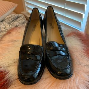 Black Michael Kors pumps.